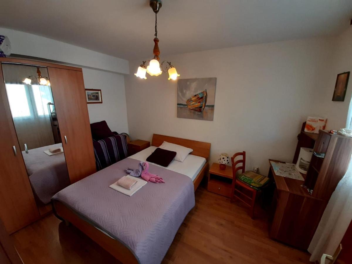 Rosmarinus Rubic Studio Split Exterior foto